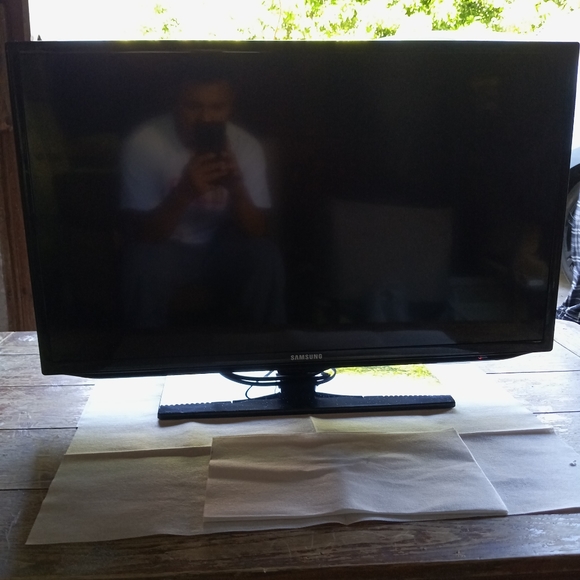 Television - Picture 1 of 3